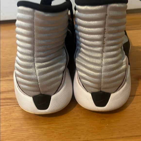 Nike Black and Silver Basketball Sneakers women’s size 11 - Picture 4 of 8